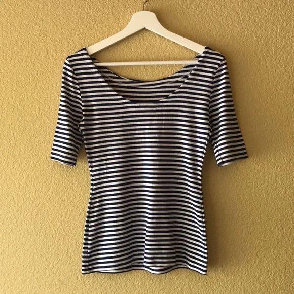 Banana Republic Tee - Picture 3 of 5